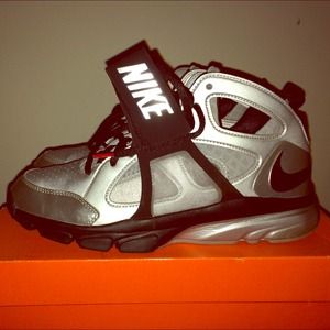 🎉SOLD! 🎉Nike Huarache TR Metallic sneakers