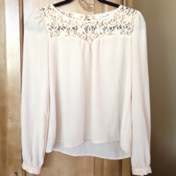 **SOLD*** Lace Cream blouse