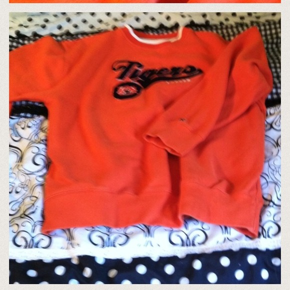 Tiger sweat shrt size large and black maxi size XL