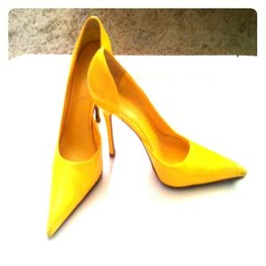 Yellow high heals