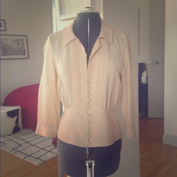 Classic & feminine DVF shirt
