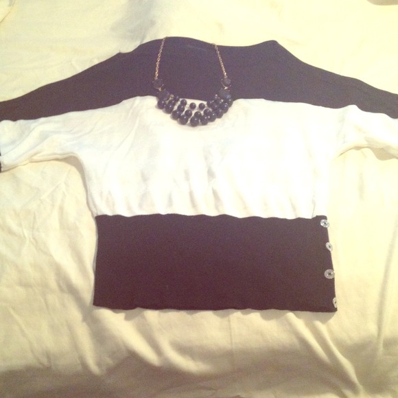 Dolman sleeve style WHBM sweater