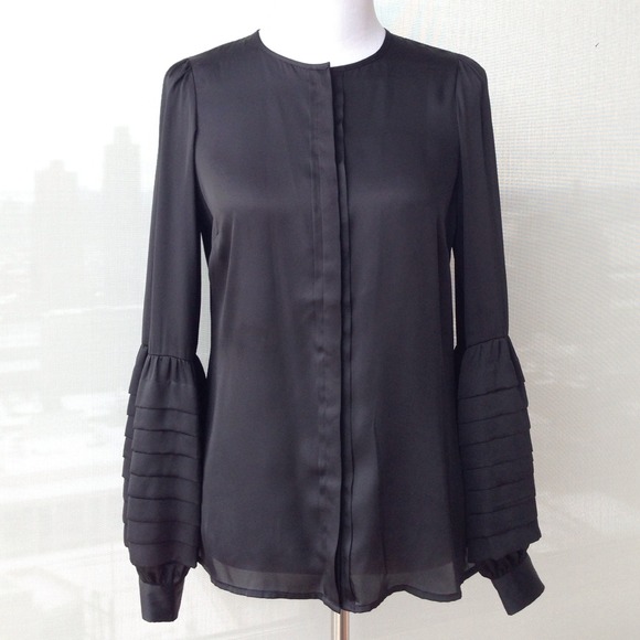 SOLD BUNDLeD! Reiss Black Blouse