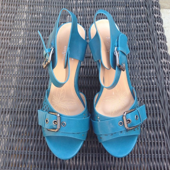 💕HOST PICK 6/6💕Cute teal wedge - Picture 2 of 4