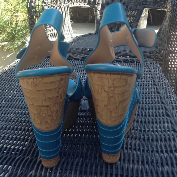 💕HOST PICK 6/6💕Cute teal wedge - Picture 3 of 4