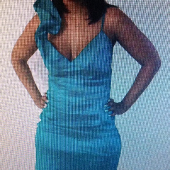 Dress - Picture 2 of 3