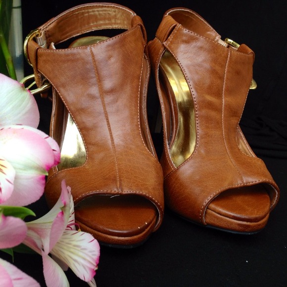 Caramel high heel shoes