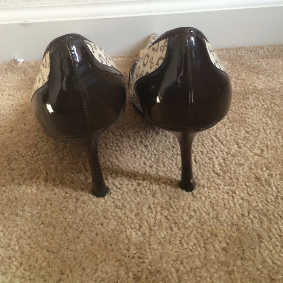 😍 Brown Guess Heels - Picture 3 of 3