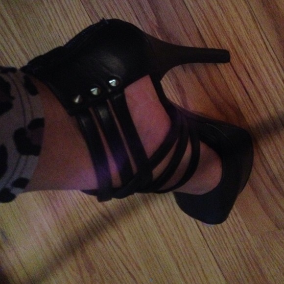 Black shoes