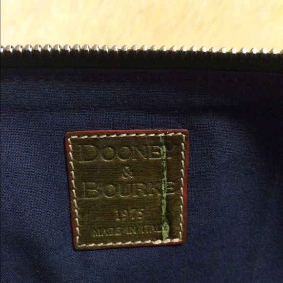 Dooney & Bourke zip-around clutch wallet - Picture 3 of 4