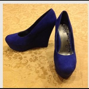 Blue wedges