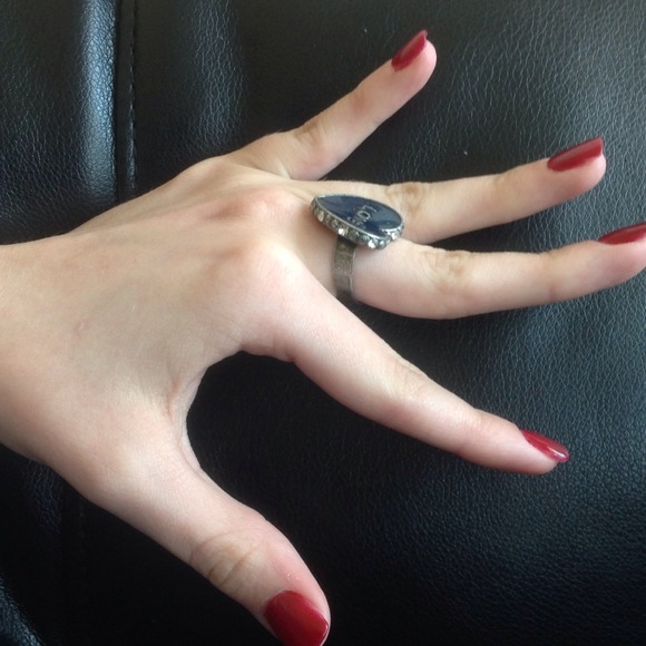 Navy blue love heart shaped ring - Picture 2 of 2