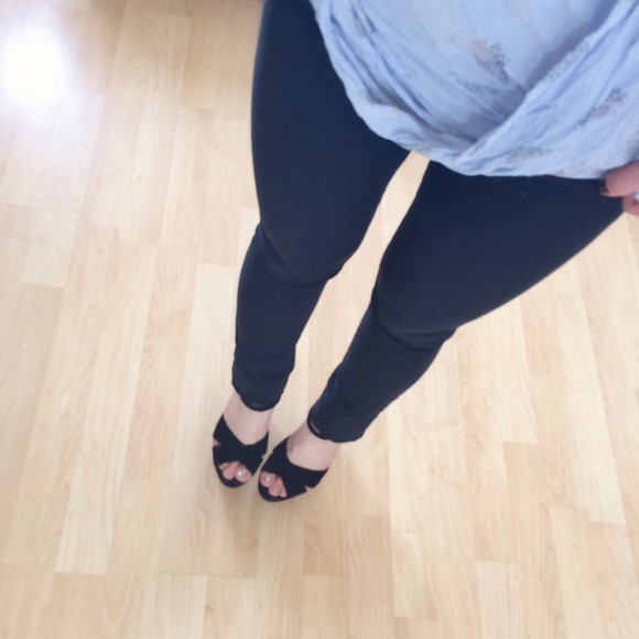 SALE! Jbrand "the deal" skinny jeans with zippers