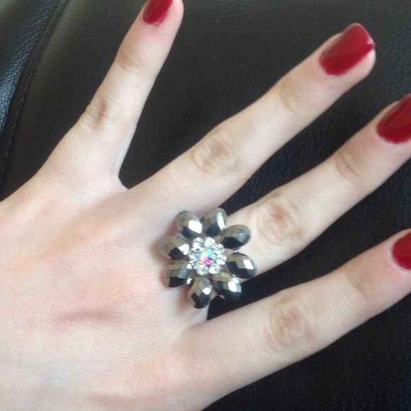 Beaded flower ring - Picture 1 of 1