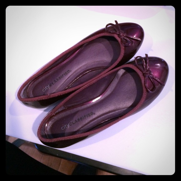 Maroon flats