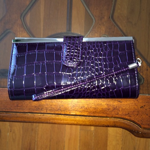 🎀Gift for Tina🎀Purple Ann Taylor Clutch