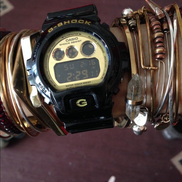 🚫SOLD🚫black & gold Casio g-shock watch