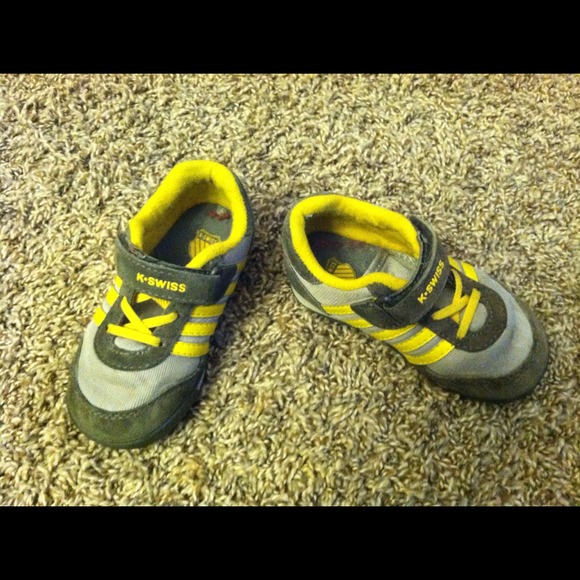 Children's K-Swiss tennishoes size 6