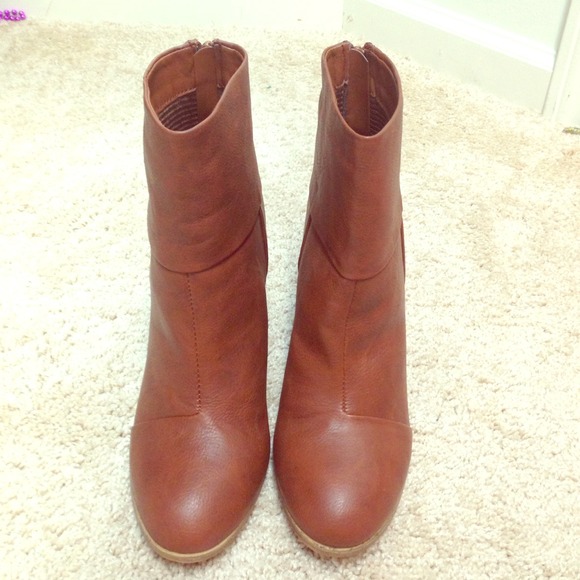 NIB Brown booties/boots
