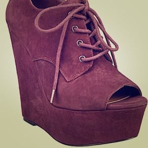 STEVE MADDEN WINDUPP Burgundy 8.5 Peephole wedge