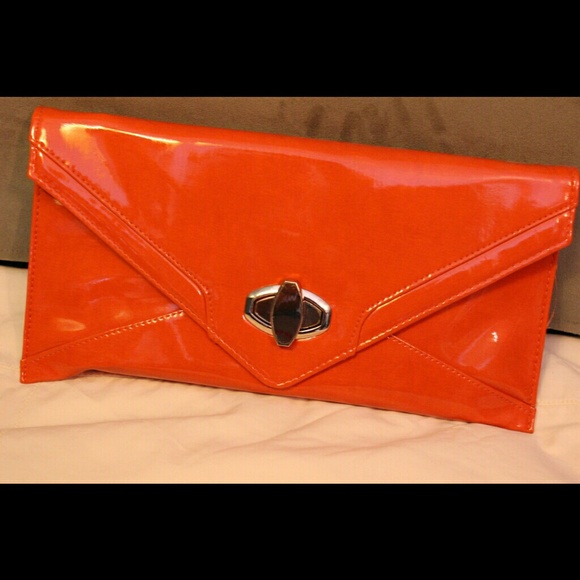 Clutch with chain option