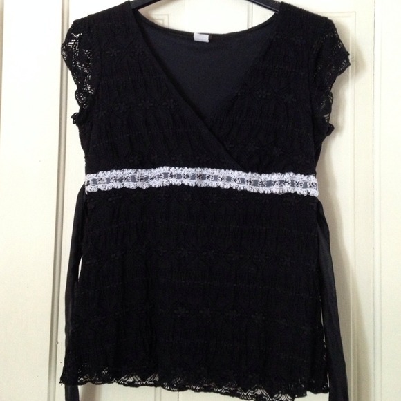 Vanity Tops - 💙 Black Vanity tie back lace top 💙 6 for $20