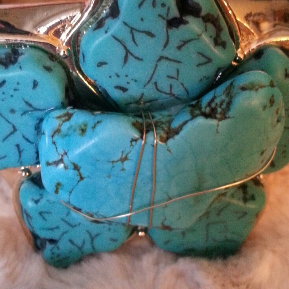 Turquoise Bangle Bracelet - Picture 3 of 3