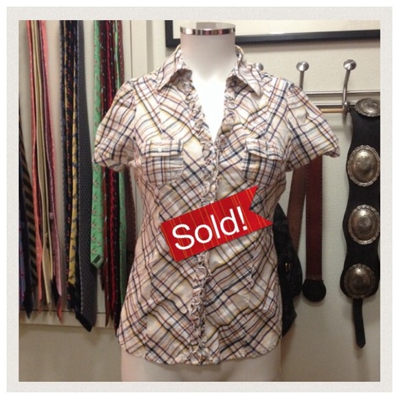 SO CUTE! 🐝Guess Pearl Snap Top Size S♥️