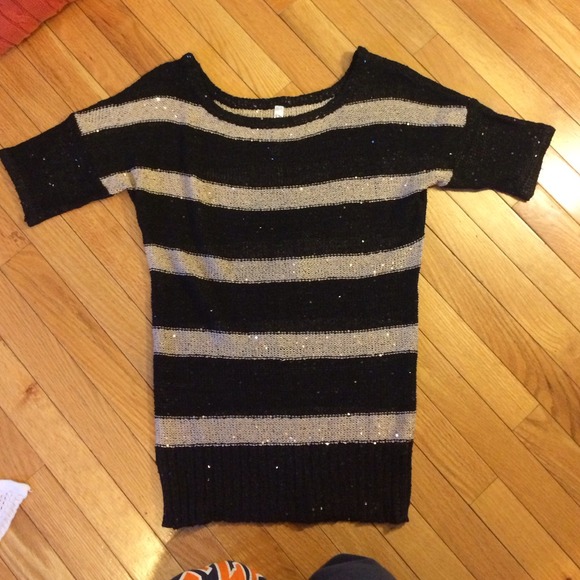 Black and gold sequins top