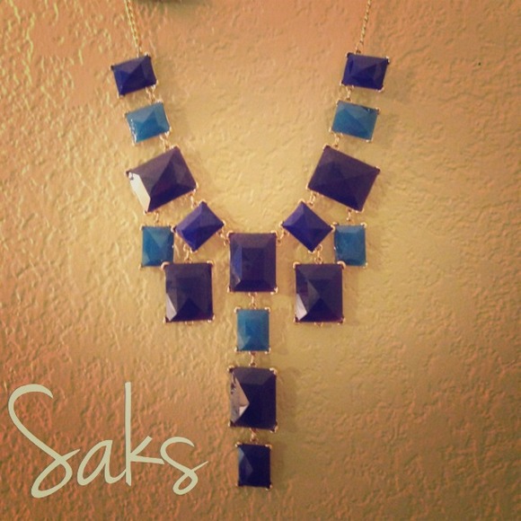 Jewelry - NWT Saks Fifth Ave Statement Necklace!!