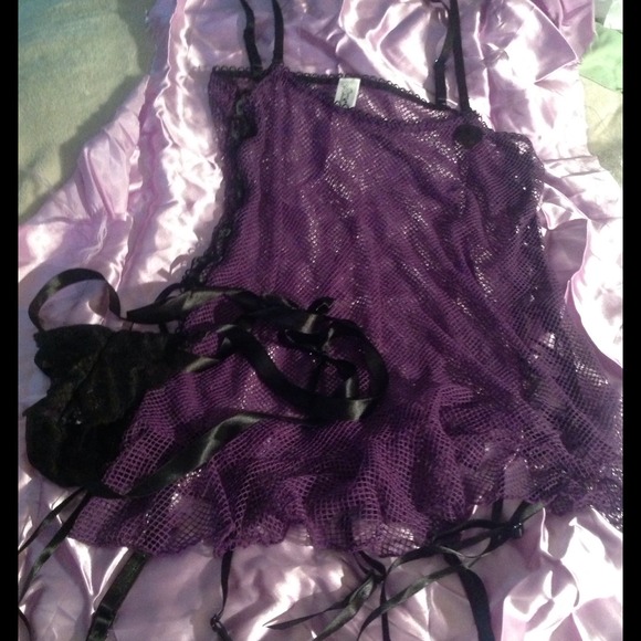 Queen of Hearts Plus size Fishnet Mesh Chemise - Picture 4 of 4