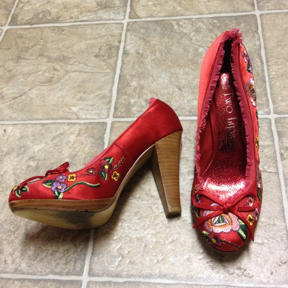 Two Lips Heels - Picture 2 of 3