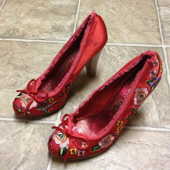 Two Lips Heels - Picture 3 of 3