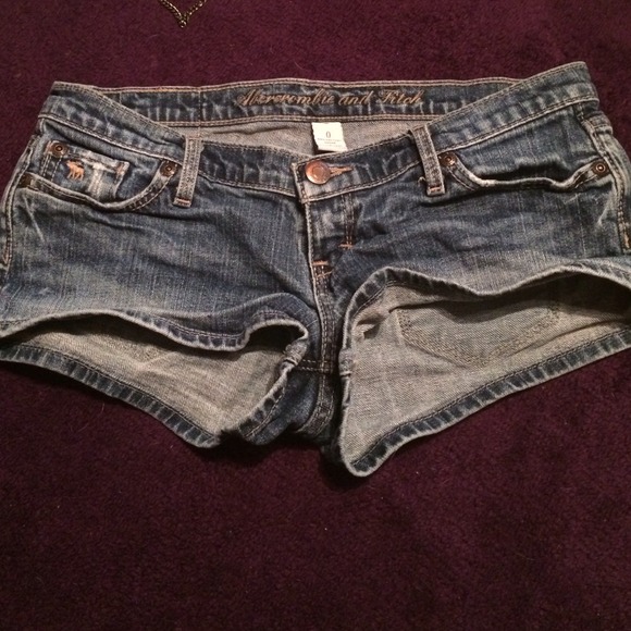 Size 0. Short shorts, Abercrombie and Fitch. - Picture 1 of 3