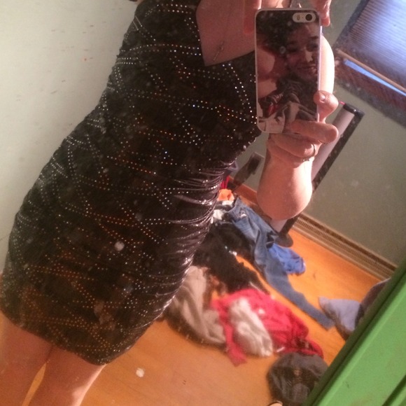 Size Small-Medium sequence black dress. Open back. - Picture 1 of 4