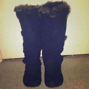 Black boots with fur/ zipper/ buckles