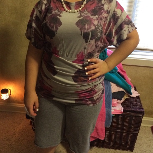 Gray flowered top