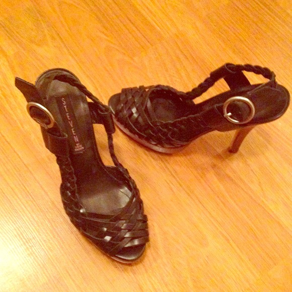 Super sexy heel sandals for spring looks!