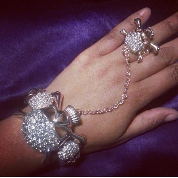 Gold skull & ring bracelet set - Picture 1 of 1