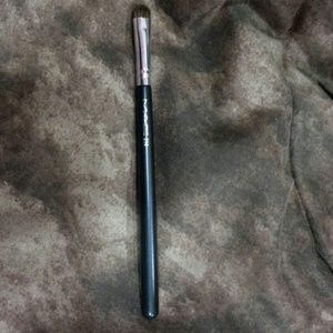 Mac eye brush #214