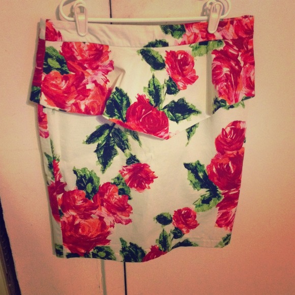 FLORAL PEPLUM SKIRT large Forever 21