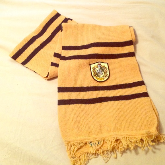 Harry Potter Hufflepuff house scarf