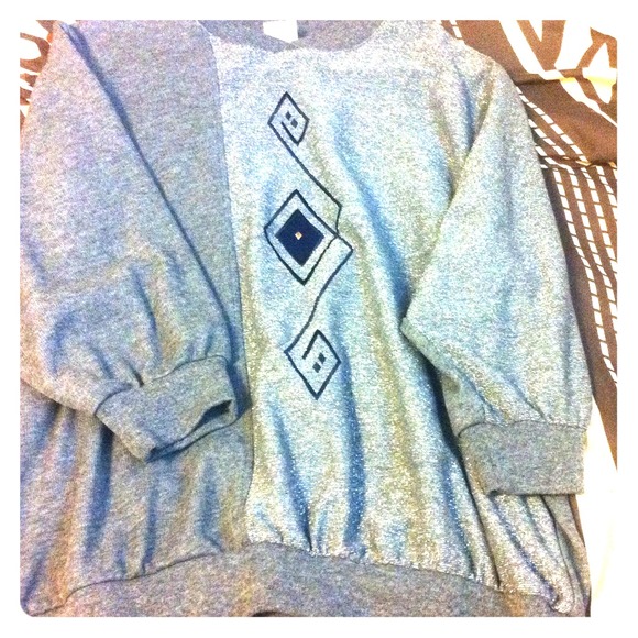 American Vintage Sweaters - I'm selling this amazing vintage sweater.