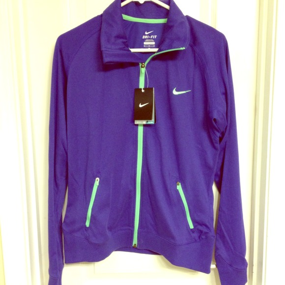 ⛔Sold⛔Nike Dri Fit workout jacket NWT