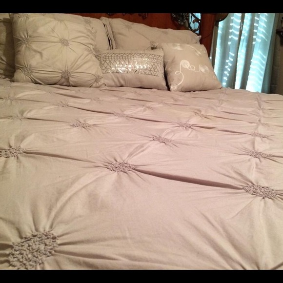 7 PC. Comforter set.