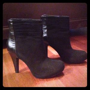 REDUCED!! 3 1/2" black suede booties