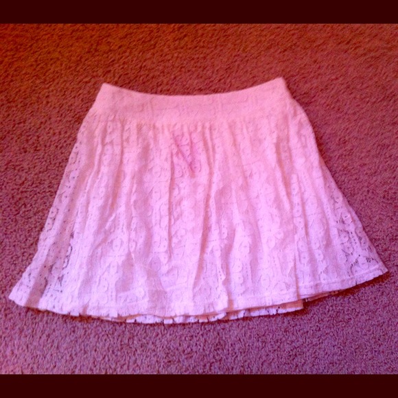 Super cute ivory lace skirt!!!