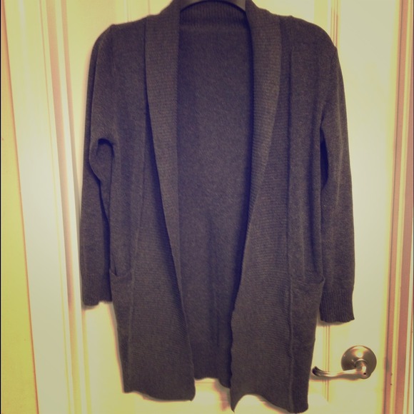 ⛔Sold⛔Women open cardigan sweater