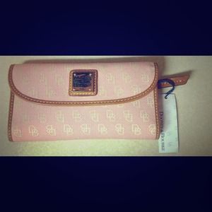 SOLD🚫NWT Dooney and Bourke WalletCheckbook/Clutch