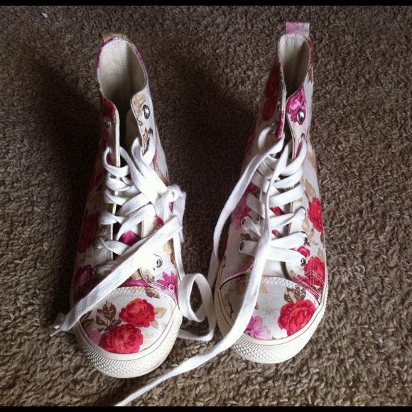 Sale!!!🎅🎄Funky floral print tall sneakers